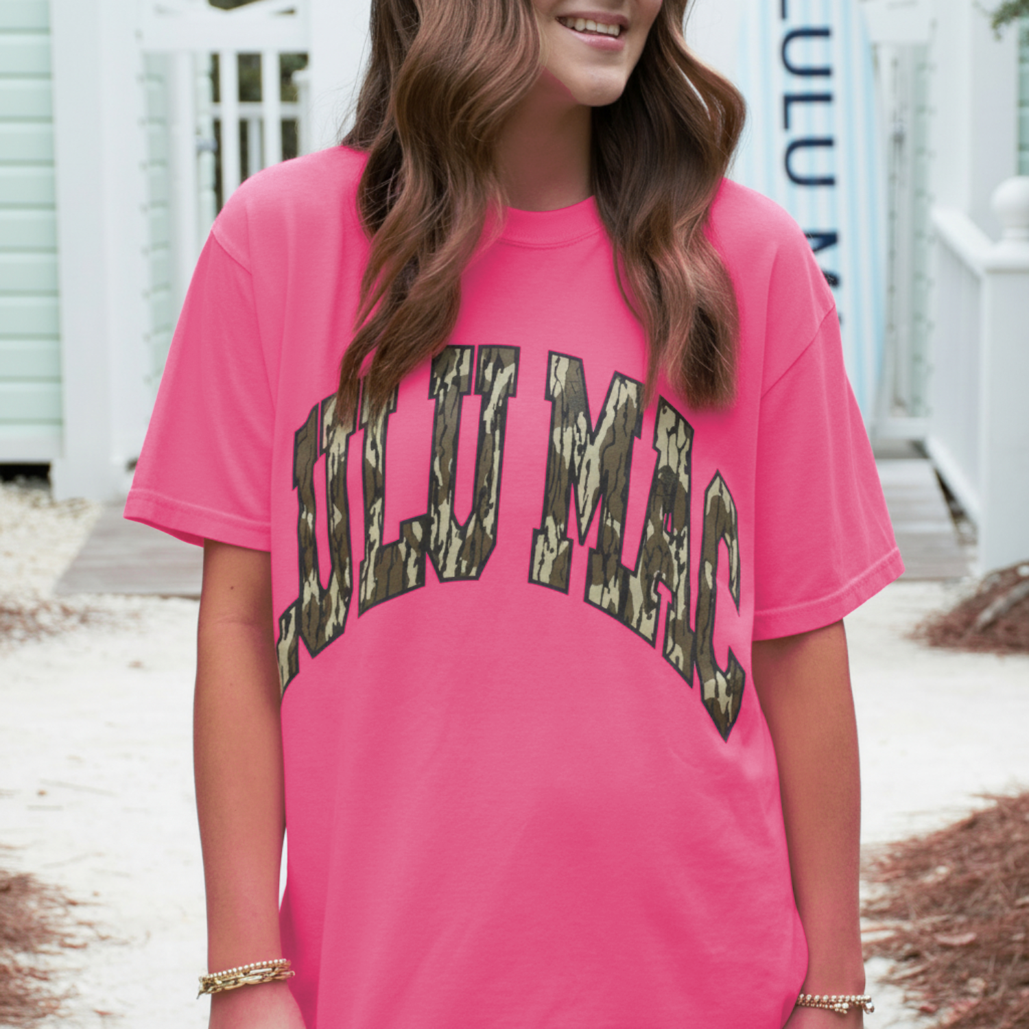 MOSSY OAK BOTTOMLAND NEON PINK LULU MAC TEE