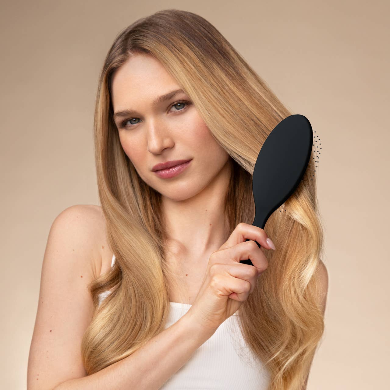 PLASTIC WET/DRY BRUSH - BLACK