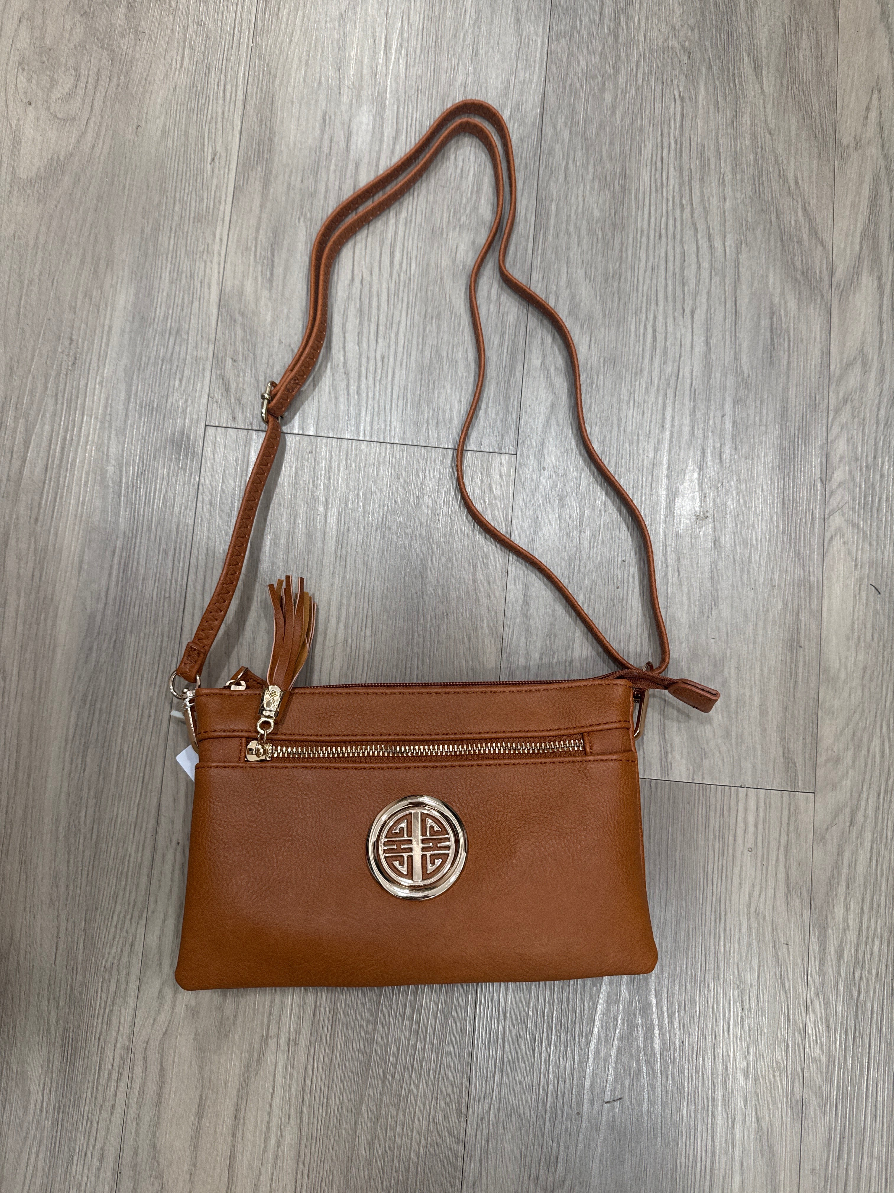 TAN CROSSBODY WITH FRONT POCKET