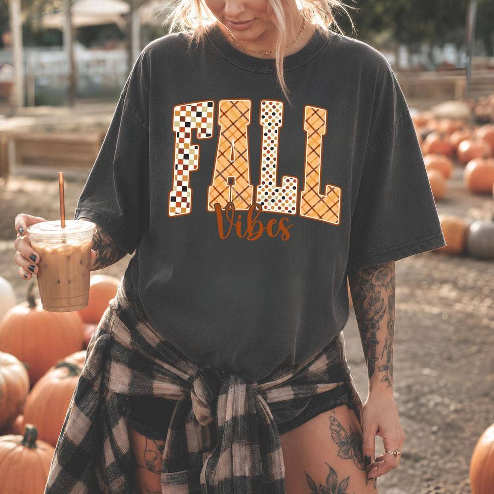 PATTERNED FALL VIBES COMFORT COLOR TEE