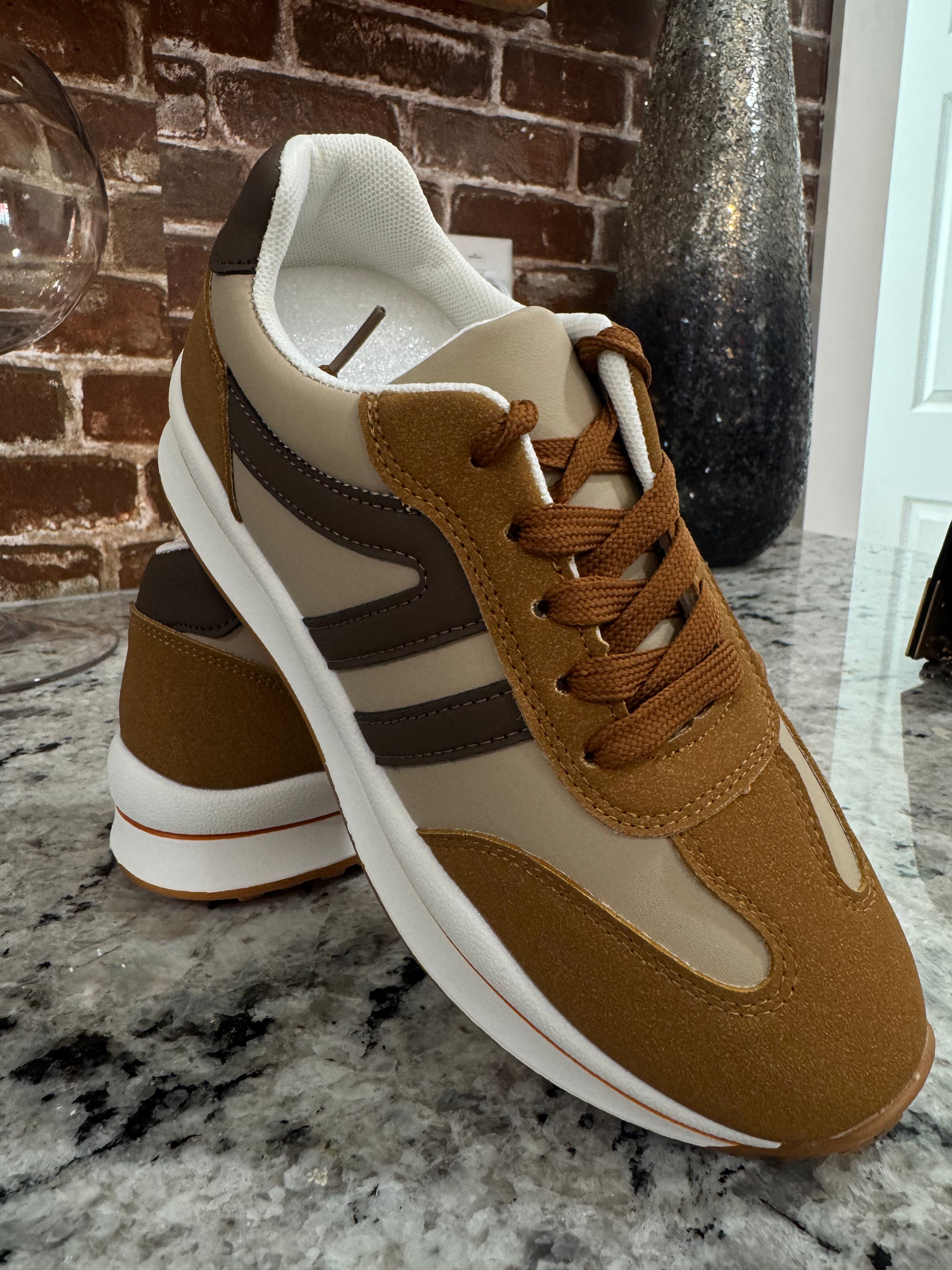 BROWN LEATHER SNEAKERS